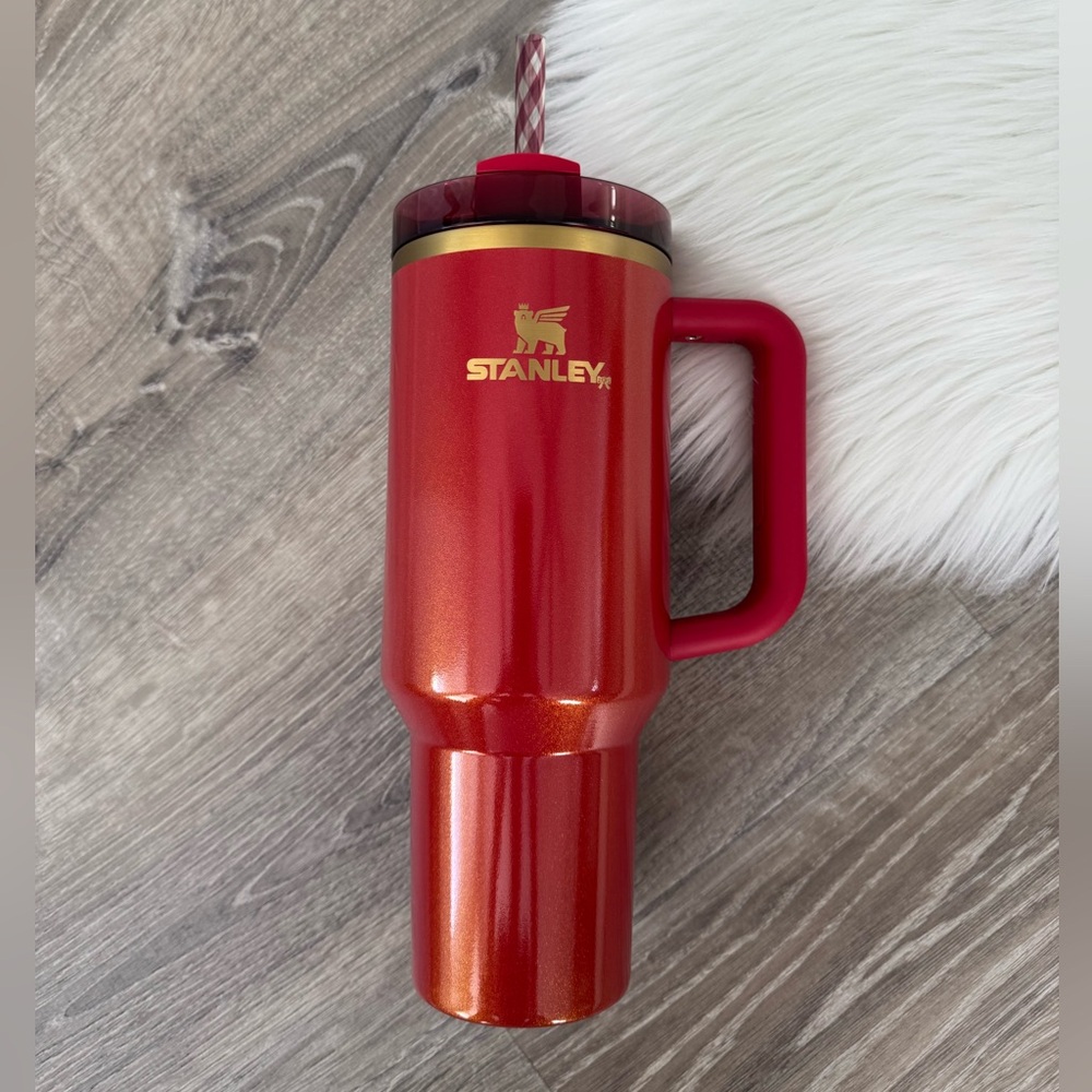 ❤️❤️‍🔥STANLEY 40 OZ. LIMITED EDITION Scarlet Tinsel Tumbler♦️ - Picture 4 of 12